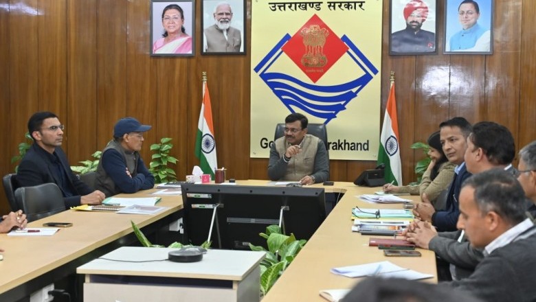 मुख्य सचिव श्री आनन्द बर्द्धन ने  उच्चाधिकारियों के साथ की बैठक