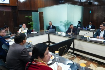 मुख्यमंत्री ने अधिकारियों को दिए राजस्व वसूली बढ़ाने के निर्देश