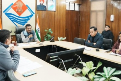 मुख्य सचिव श्री आनन्द बर्द्धन ने सोमवार को सचिवालय में पीएम प्रगति के अंतर्गत योजनाओं की समीक्षा की