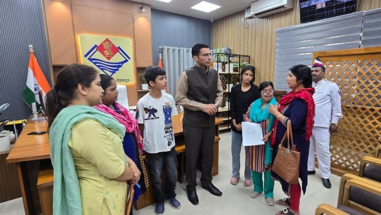 मीना ठाकुर की 03 बेटियों की शिक्षा प्रोजेक्ट ‘‘नंदा-सुनंदा से पहले ही करा चुकें हैंपुनर्जीवित;