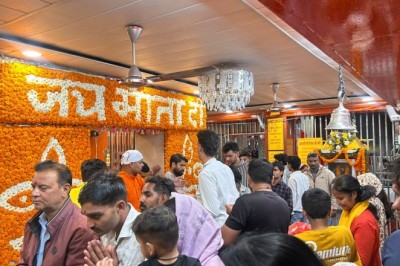 भव्य श्रृंगार व पूजा-अर्चना के साथ माँ डाट काली मंदिर में नवरात्रि का शुभारंभ