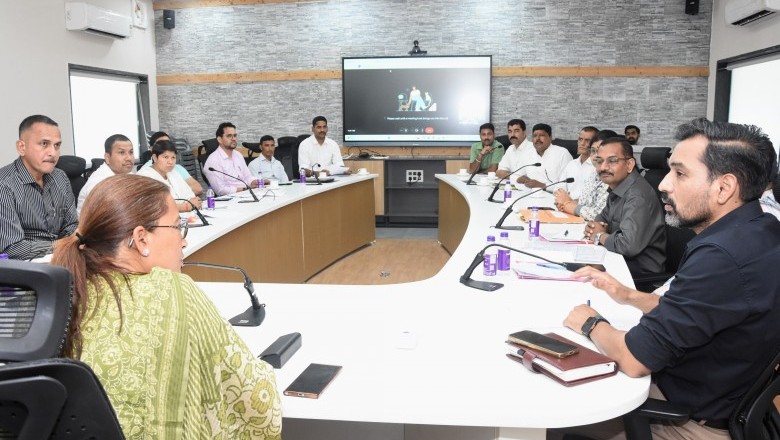 मंत्री रेखा आर्या ने बैठक में संबंधित विभागीय अधिकारियों को दिए निर्देश