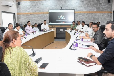 मंत्री रेखा आर्या ने बैठक में संबंधित विभागीय अधिकारियों को दिए निर्देश