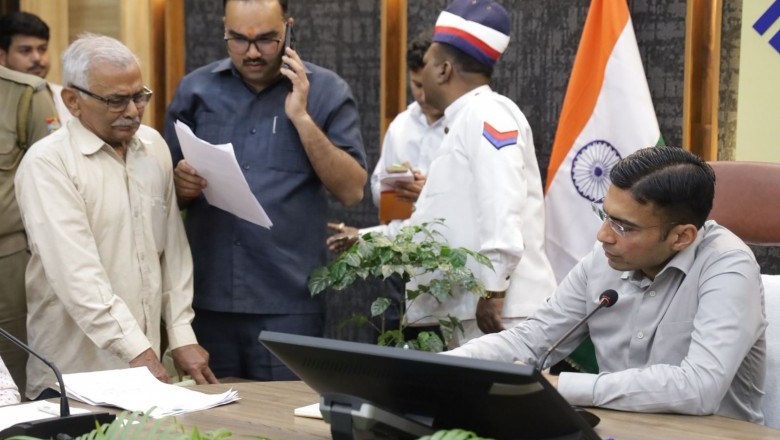 डीएम जनदर्शन; न्याय; शिक्षा, स्वास्थ्य उपचार, रोजगार से लेकर बिल एवं ऋणमाफी तक एक छत के नीचे मौके पर ही