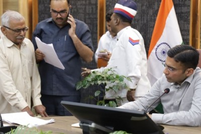 डीएम जनदर्शन; न्याय; शिक्षा, स्वास्थ्य उपचार, रोजगार से लेकर बिल एवं ऋणमाफी तक एक छत के नीचे मौके पर ही