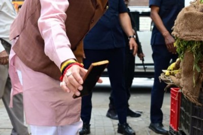 सीएम हेल्पलाइन पर दर्ज शिकायत की पड़ताल करने खुद मौके पर पहुंचे सीएम धामी