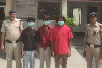 सार्वजनिक स्थान पर हुडदंग करने वालों को दून पुलिस ने पढाया कानून का पाठ