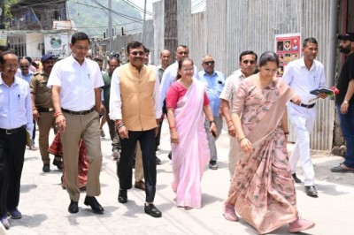 मुख्य सचिव उत्तराखंड द्वारा टिहरी गढ़वाल में बजरंग सेतु एवं हिलान्स हिमालयन भोजनालय का निरीक्षण