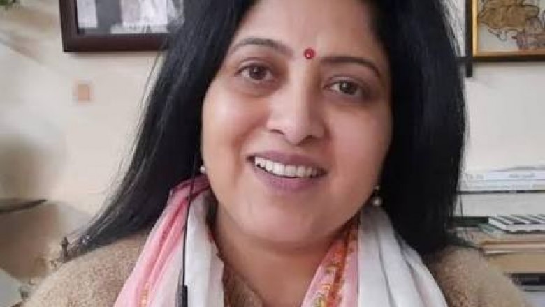 करोड़ों रुपये की संपत्तियां अटैच किए जाने के बाद विपक्ष ने सरकार की भूमिका पर सवाल उठाए