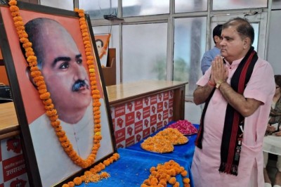 भाजपा परिवार ने डॉ मुखर्जी को उनके बलिदान दिवस पर बूथ स्तर पर दी भावभीनी श्रद्धांजलि!