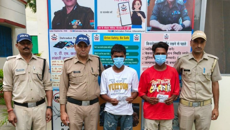 भारी मात्रा में अवैध मादक पदार्थों के साथ 03 नशा तस्करों को दून पुलिस ने किया गिरफ्तार