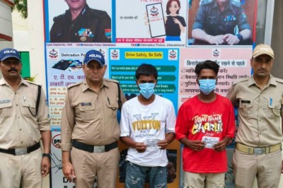 भारी मात्रा में अवैध मादक पदार्थों के साथ 03 नशा तस्करों को दून पुलिस ने किया गिरफ्तार