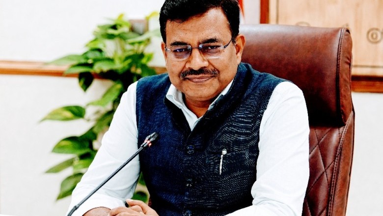 मुख्य सचिव ने की चारधाम हेली सेवाओं की समीक्षा