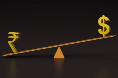 रुपये में चालू वित्त वर्ष की सबसे बड़ी एकदिनी गिरावट, घरेलू मुद्रा पर दबाव बढ़ा