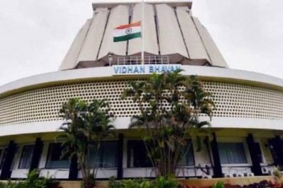 Maharashtra: विधानसभा परिसर में भिड़े शिंदे गुट और एमवीए विधायक