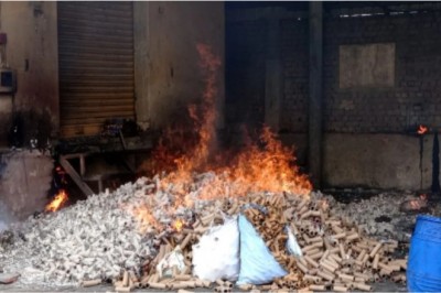 Meerut: रोहटा में पटाखा फैक्टरी में लगी भीषण आग, धमाकों से दहला इलाका