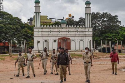 Karnataka: ईदगाह मैदान में गणेश पूजा की घोषणा से विवाद, 1600 पुलिसकर्मी मौजूद