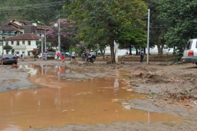 बाढ़ की चपेट में आए उत्तर प्रदेश के 1100 से ज्यादा गांव ,जनजीवन अस्त-व्यस्त