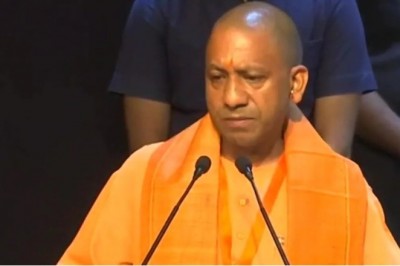 सीएम योगी ने सुनी पदाधिकारियों की समस्याएं, जनप्रतिनिधियों और पदाधिकारियों के साथ की बैठक