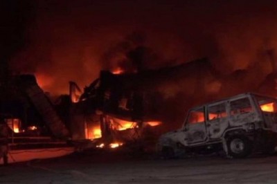 Chandauli: हॉट मिक्स प्लांट में लगी भीषण आग, 50 लाख का नुकसान