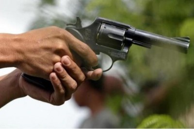 इंटर के छात्र ने प्रधानाचार्य को गोलियों से भूना, हालत गंभीर, बैग में लेकर आया था असलहा