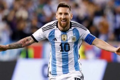 लियोनल मेसी का क्रेज, 30 मिनट में तीन बार मैदान पर पहुंचे फैंस, अर्जेंटीना की लगातार 35वीं जीत