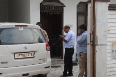 किच्छा में कोका कोला के गोदाम पर इनकम टैक्स ने मारा छापा, पुलिस बल रहा तैनात