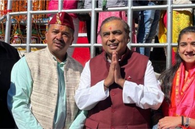 उद्योगपति मुकेश अंबानी ने किए भगवान बदरी विशाल के दर्शन, मंदिर समिति को किए पांच करोड़ दान