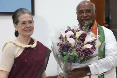 Congress Election: मल्लिकार्जुन खरगे बने कांग्रेस के नए अध्यक्ष