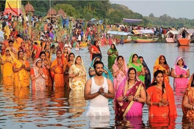 Odisha: आस्था को सर्वोच्च सम्मान, ओडिशा में रेड कारपेट बिछाकर किया गया छठव्रतियों का स्वागत