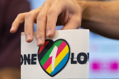 FIFA World Cup 2022: मैच के दौरान 'वन लव आर्मबैंड' नहीं पहनेंगे कप्तान, सात देशों ने जारी किया नोटिस