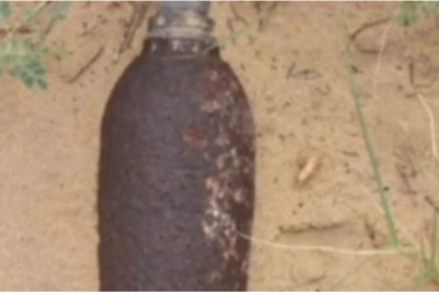 WB: स्कूल परिसर में मिले जिंदा बम, पुलिस ने शुरू की जांच