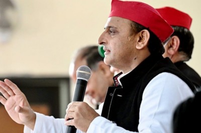 UP: अखिलेश ने कहा- प्रशासन दे रहा BJP का साथ, भाजपा बोली- सपा करा रही फर्जी वोटिंग