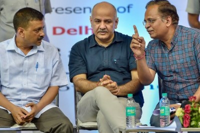 एग्जिट पोल को AAP ने बताया ईमानदारी का प्रमाण पत्र, भाजपा बोली- जेल जाने को तैयार रहें सिसोदिया