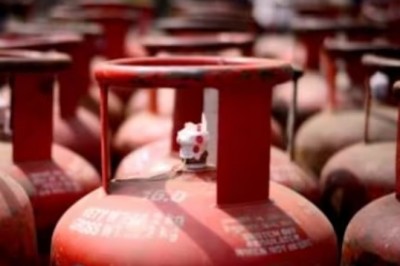 2022 में चार बार बदला घरेलू एलपीजी सिलेंडर का भाव, हर बार हुआ महंगा