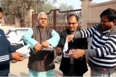 Lucknow: श्रीरामचरित मानस की प्रतियां जलाने में स्वामी प्रसाद मौर्य समेत 10 पर मुकदमा