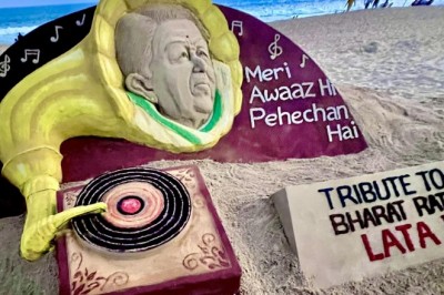 सैंड आर्टिस्ट ने स्वर कोकिला को दी श्रद्धांजलि, समुद्र किनारे रेत पर उकेरी तस्वीर