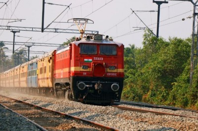 भारतीय रेल दुनिया का दूसरा सबसे बड़ा हरित नेटवर्क, 85% हिस्से का विद्युतीकरण करने की उपलब्धि हासिल