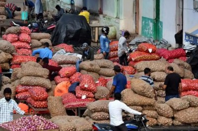खुदरा के बाद थोक महंगाई दर में भी गिरावट दर्ज की गई, फरवरी में 25 महीने के निचले स्तर पर