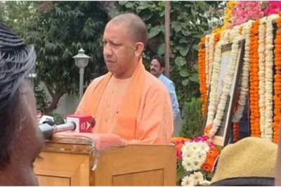 Lucknow: पूर्व मुख्यमंत्री हेमवती नंदन को सीएम योगी का नमन