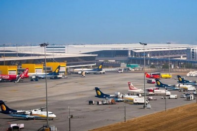 दुबई जा रही फ्लाइट की दिल्ली में सुरक्षित लैंडिंग, 1000 फीट ऊंचाई पर पक्षी टकराने के बाद लौटी थी वापस