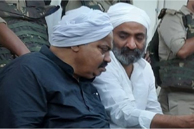 अतीक और अशरफ की हत्या के मामले में थाना प्रभारी शाहगंज सहित पांच पुलिसर्मी सस्पेंड