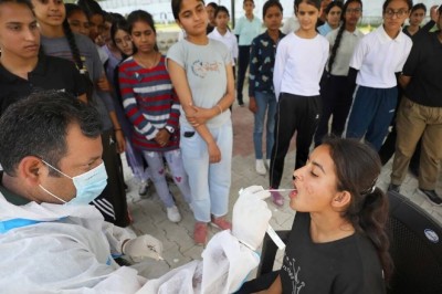 COVID-19: भारत में 24 घंटे में कोरोना के 4,282 केस मिले, 14 की मौत