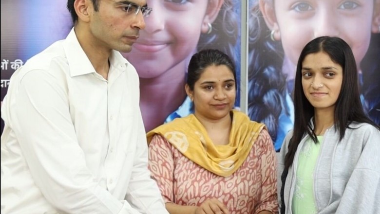 अनाथ भाई-बहन अदिति, आदित्य का बंधक 50 हजार का लोन डीएम आफिस से किया प्रत्यक्ष जमा,