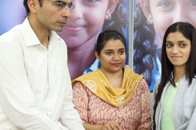 अनाथ भाई-बहन अदिति, आदित्य का बंधक 50 हजार का लोन डीएम आफिस से किया प्रत्यक्ष जमा,