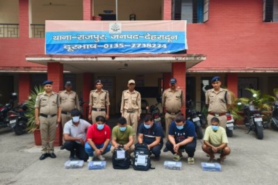 आई0पी0एल0 की चेन्नई सुपर किंग्स तथा पंजाब किंग्स की टीमों के बीच हो रहे मैच में लगाया जा रहा था आनलाइन सट्टा