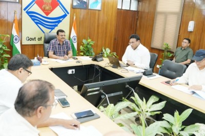 मुख्य सचिव श्री आनन्द बर्द्धन ने प्रदेश में संचालित विभिन्न योजनाओं की विस्तार से ली जानकारी