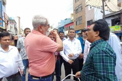 मेयर,नगर आयुक्त व सफाई निरीक्षक ने किया झंडाचौक पर होने वाले जलभराव का मौका मुआयना,जल्द होगा समस्या का समाधान