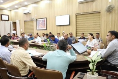 मा0 मुख्यमंत्री की घोषणा को सर्वोच्च प्राथमिकता पर रखें विभागः डीएम