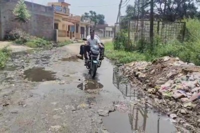विधानसभा ज्वालापुर क्षेत्र के पंचपुरी गढ़मीरपुर के मुख्य मार्ग की हालत गंभीर
